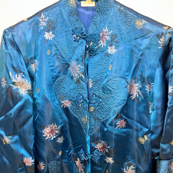 💙VINTAGE SILK ROBE 💙 - Picture 4 of 9